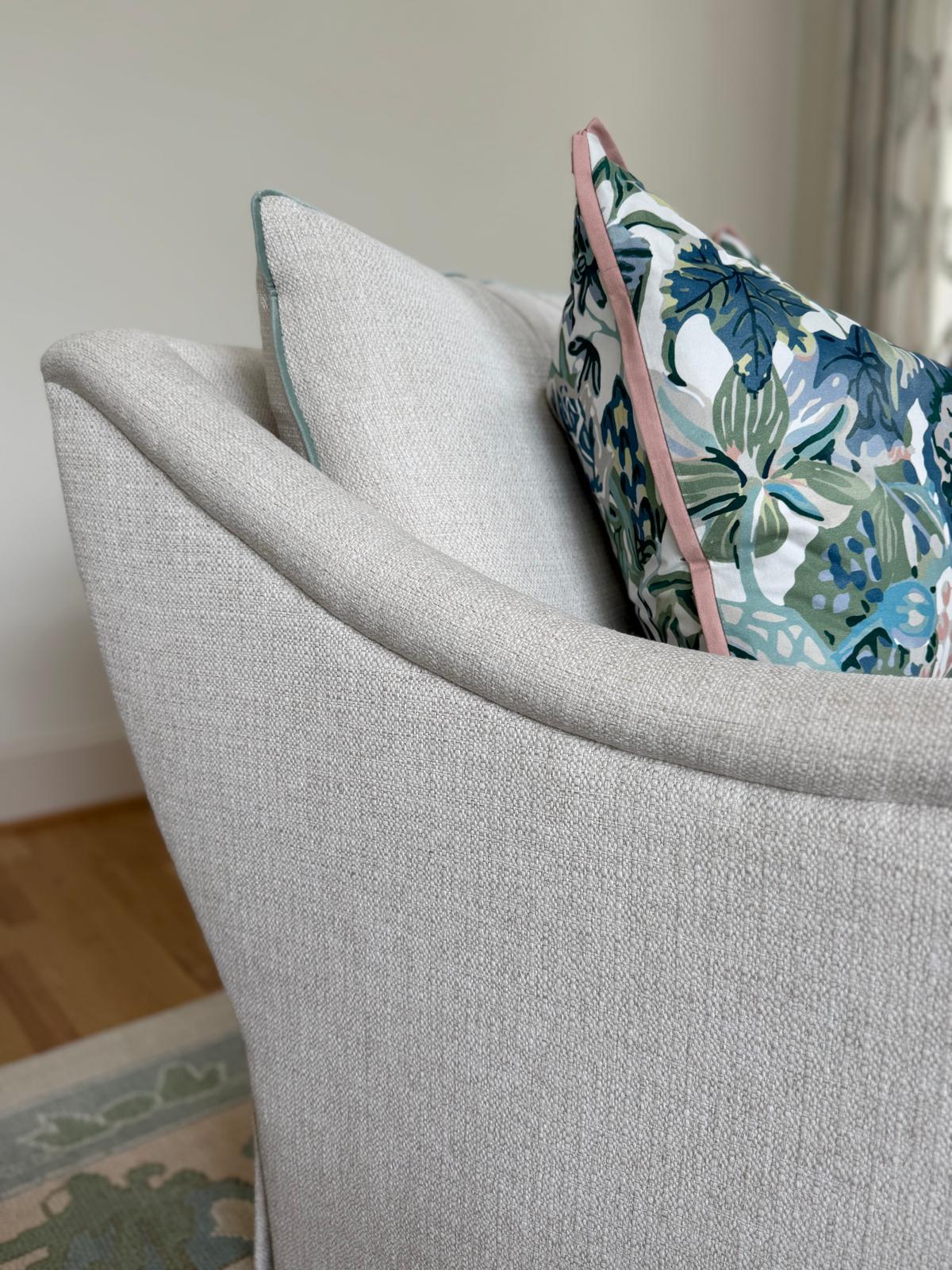 Giabella Swivel Chair