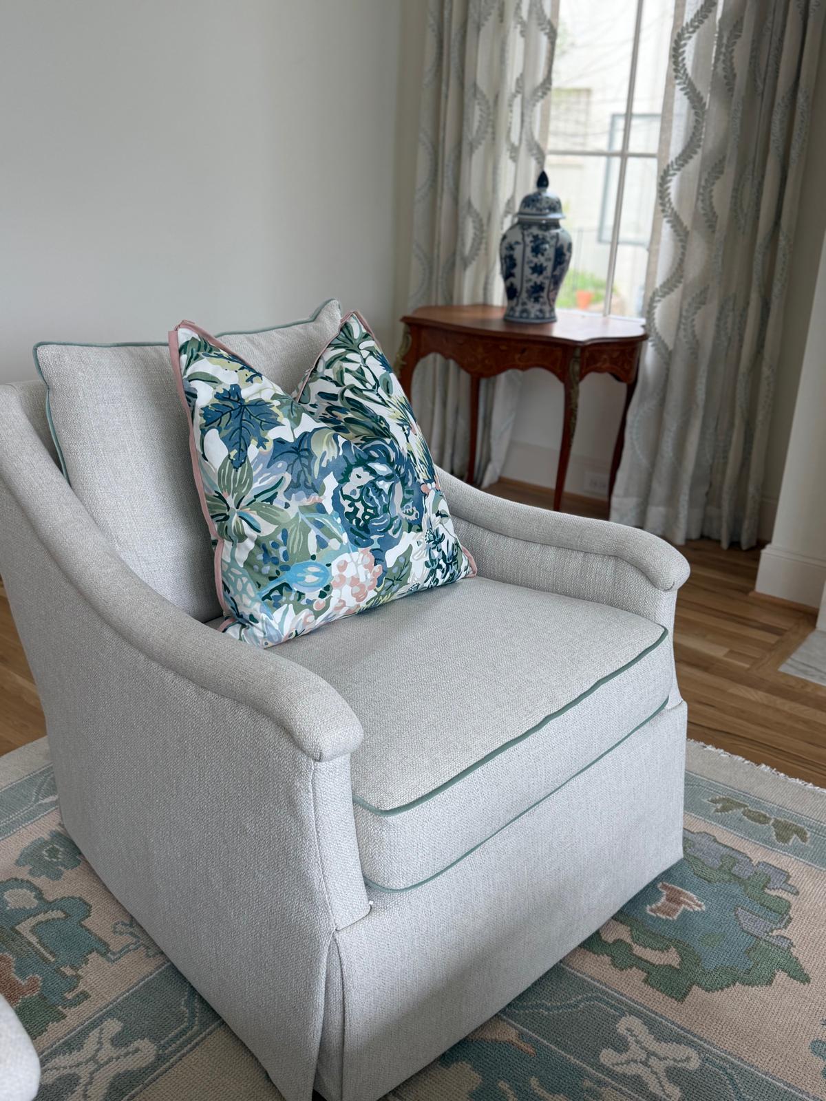 Giabella Swivel Chair