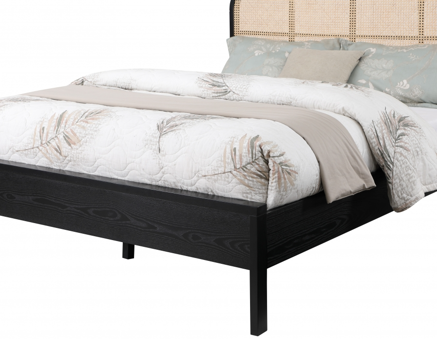 Siella Black Queen Bed
